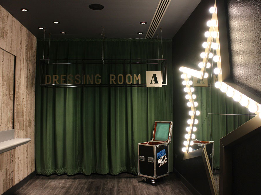 O2 DRESSING ROOM